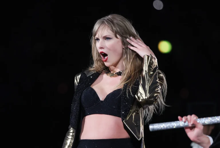 Taylor Swift mocked for “granny panties”