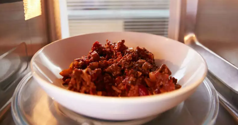 Never Reheat The Remains Of These 9 Foods, You Risk Being ᴘᴏɪsᴏɴᴇᴅ Especially With The 9th