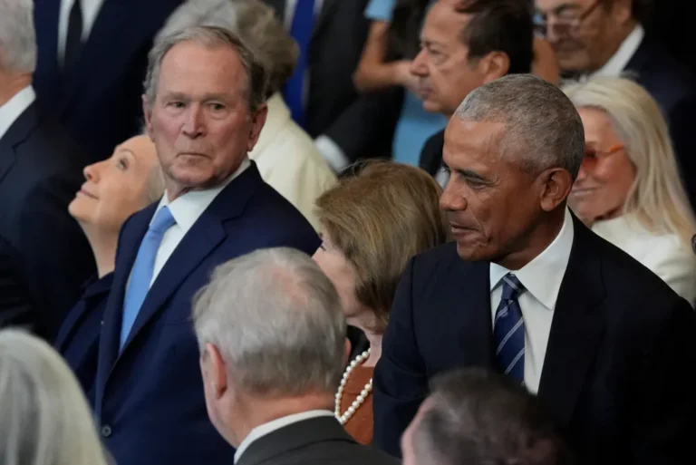 Lip Reader Decodes Obama’s Words to Bush at Trump’s Inauguration